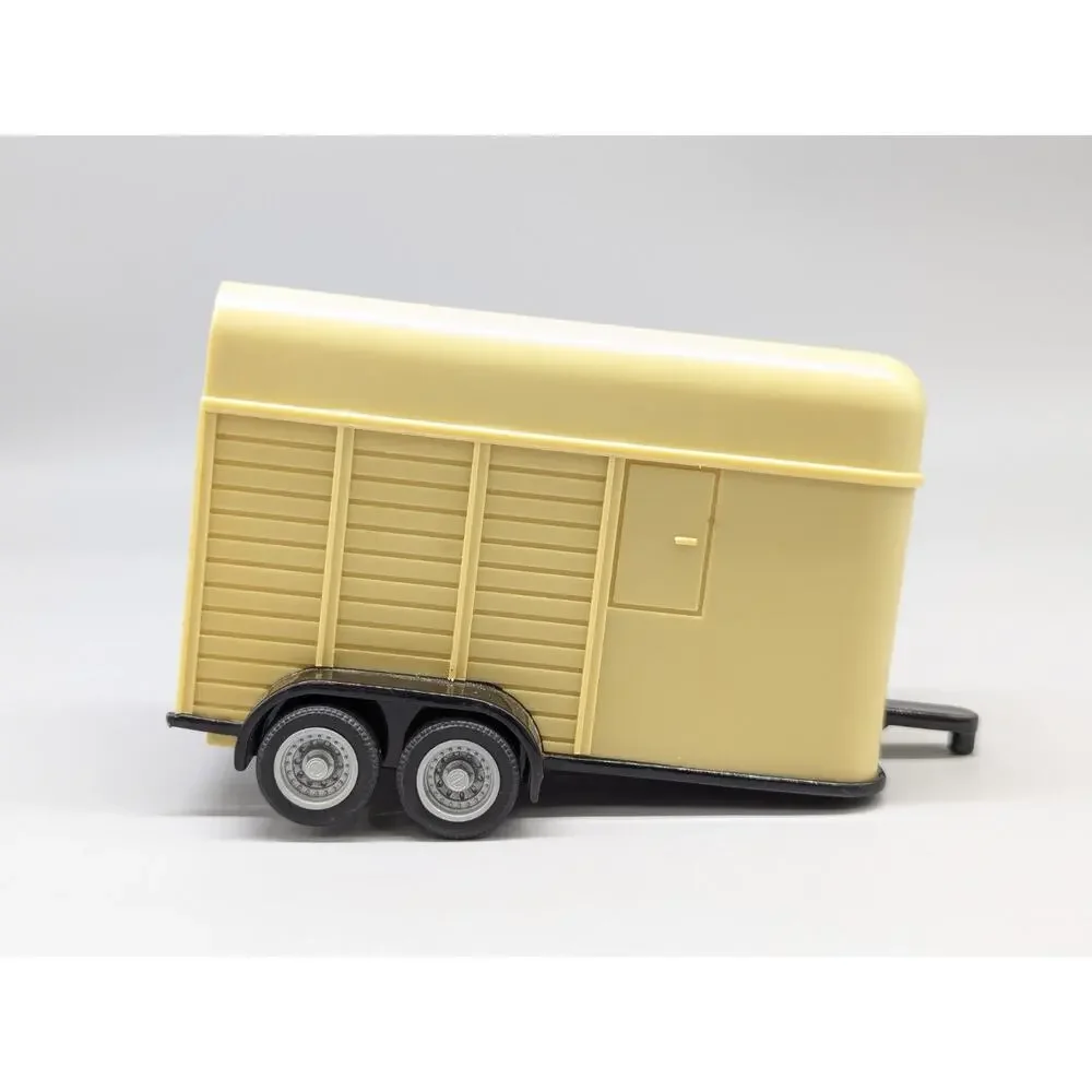 Ertl Farm Enclosed Horse Trailer 6.5